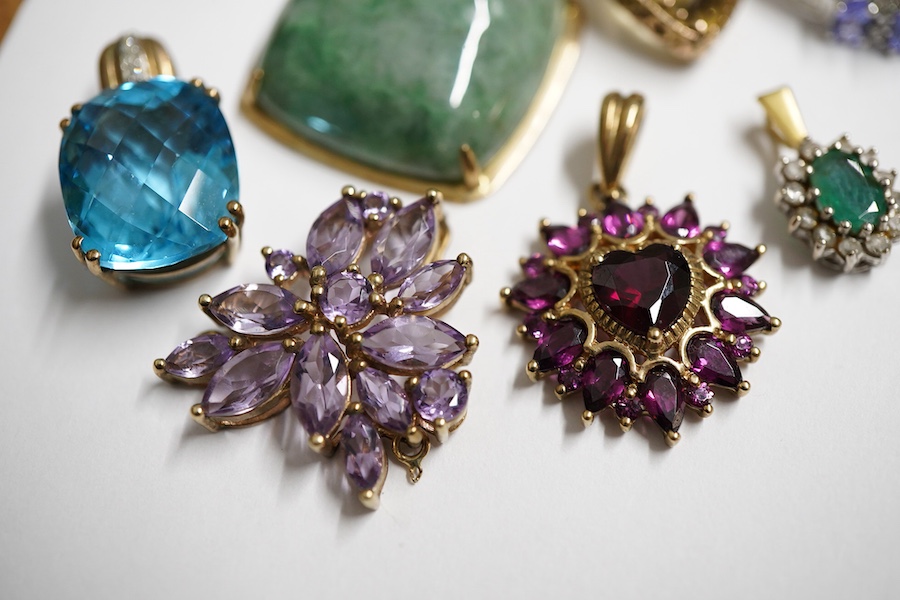 A small group of jewellery to include, four modern 9ct gold and gem set rings including garnet and seed pearl cluster and sapphire and diamond cluster, one other modern 9k and gem set ring, five assorted 9ct and gem set